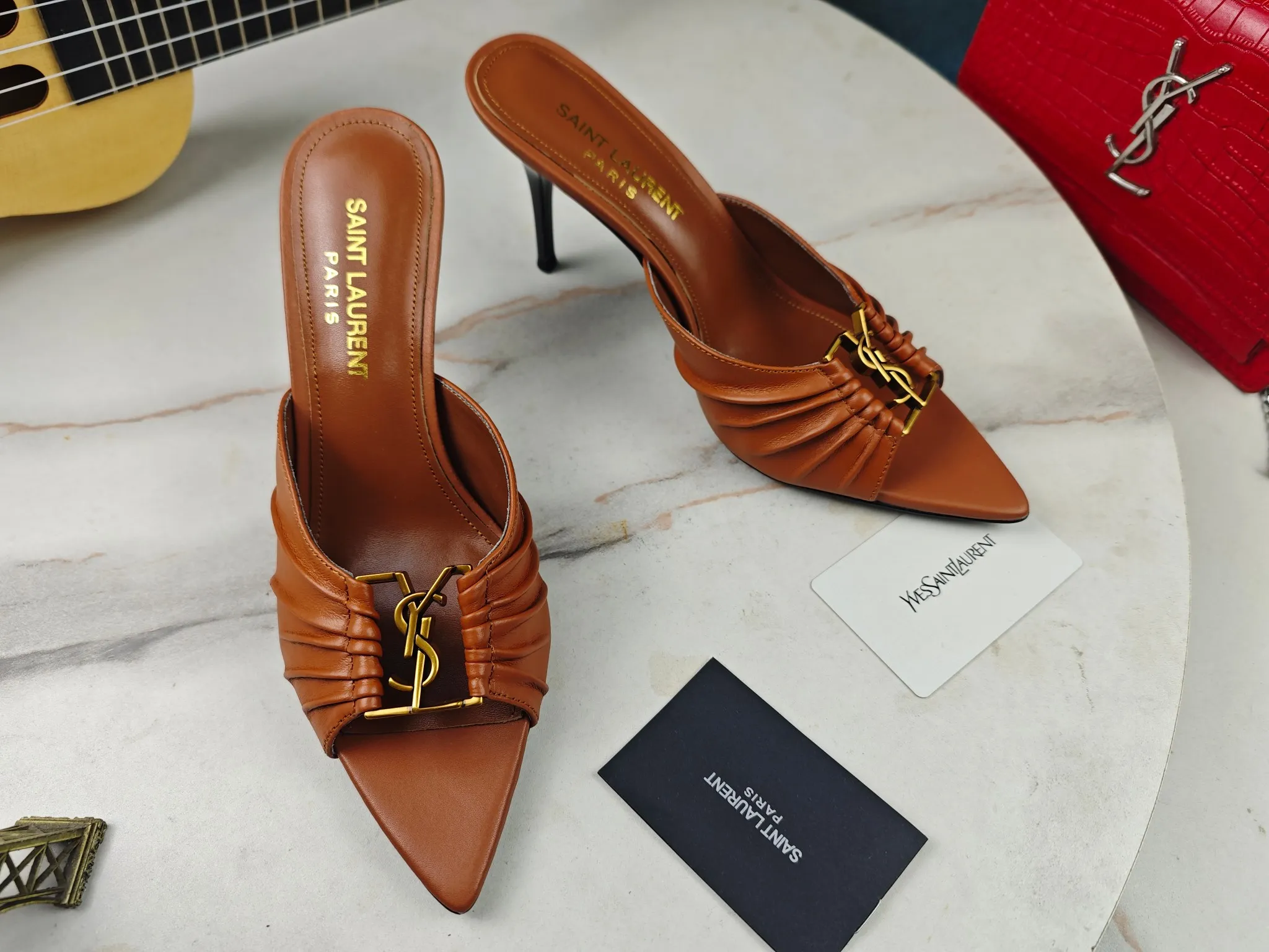 👟👟Ex-factory price 520👟👟 【Saint Laurent】Yves Saint Laurent, stiletto heel YSL sandals💃2024 early autumn counter synchronized with the latest styles, YSL, decoration👠 Classic and high-quality glamorous masterpieces, the hottest spring and summer series in the counter, with temperament, fashion, classic and attractive design style 😌The on-foot effect is particularly beautiful〰️, the material is imported from Italy, small black cow, imported black patent leather, lining, and foot pads; sheepskin, heel height, stiletto 9cm, size 35-41 (34.41.42 must be customized, non-returnable) outsole; imported genuine leather outsole, complete with counter packaging